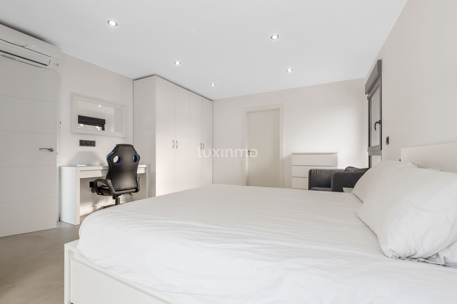 5 slaapkamer Villa te huur in Alfaz del Pi / L'Alfas del Pi met zwembad garage - € 5.000 (Ref: 9807240)