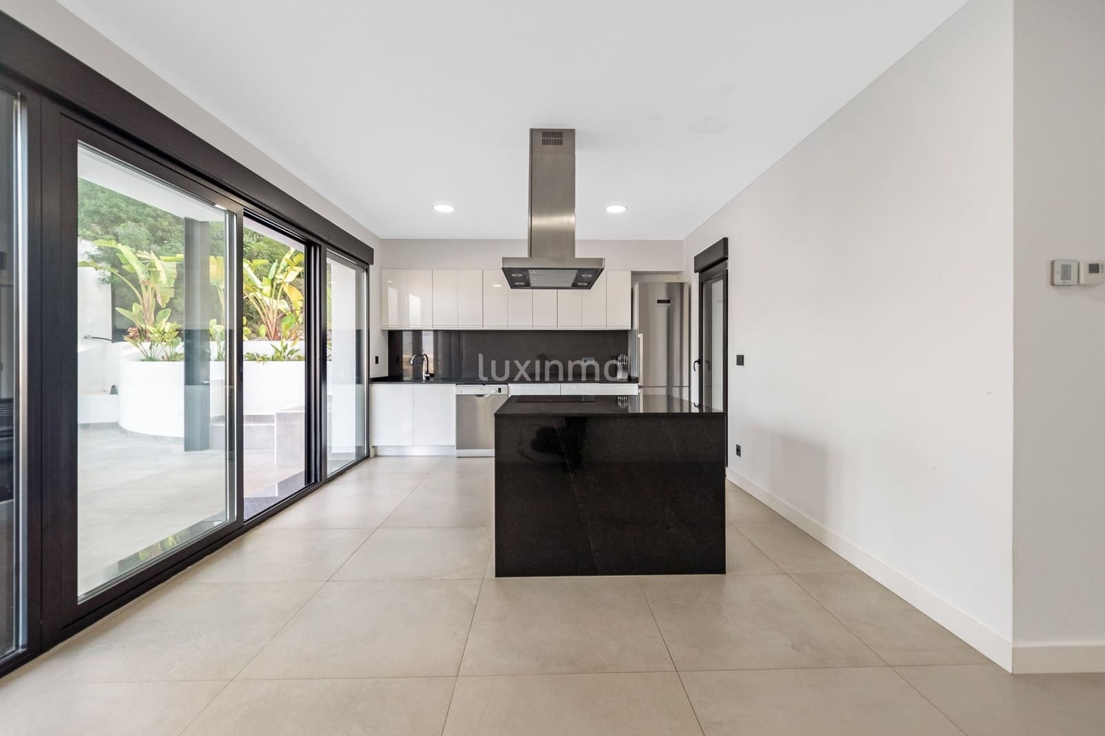 5 slaapkamer Villa te huur in Alfaz del Pi / L'Alfas del Pi met zwembad garage - € 5.000 (Ref: 9807240)