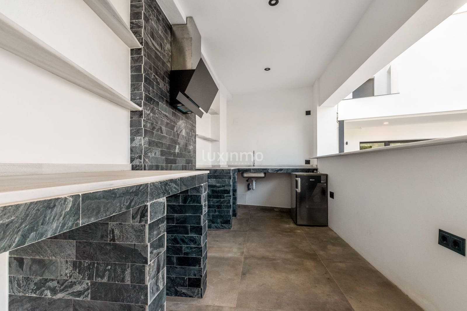 5 slaapkamer Villa te huur in Alfaz del Pi / L'Alfas del Pi met zwembad garage - € 5.000 (Ref: 9807240)