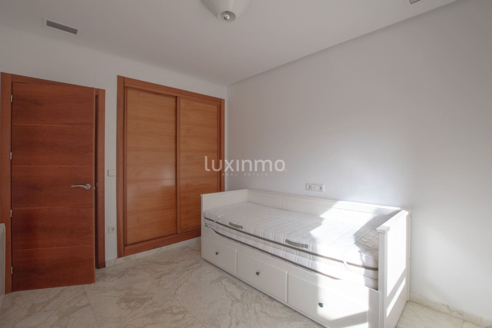 3 quarto Apartamento para arrendar em Altea com piscina garagem - 3 500 € (Ref: 9812588)