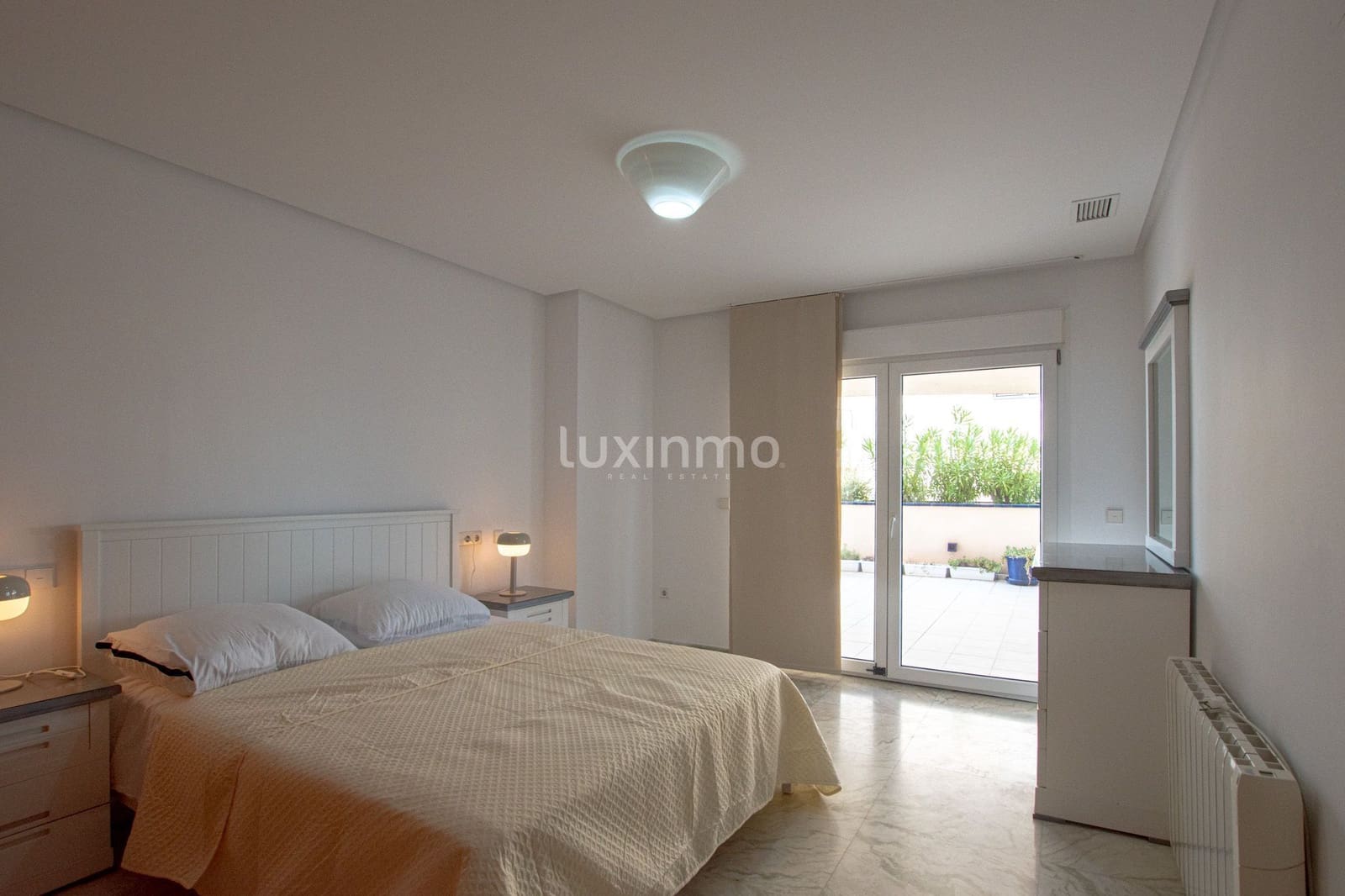Apartamento de 3 habitaciones en Altea en alquiler con piscina garaje - 3.400 € (Ref: 9812588)