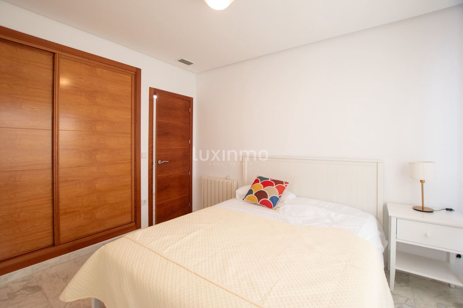 Apartamento de 3 habitaciones en Altea en alquiler con piscina garaje - 3.400 € (Ref: 9812588)