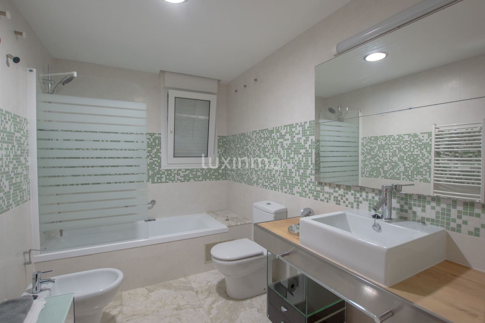 Apartamento de 3 habitaciones en Altea en alquiler con piscina garaje - 3.400 € (Ref: 9812588)