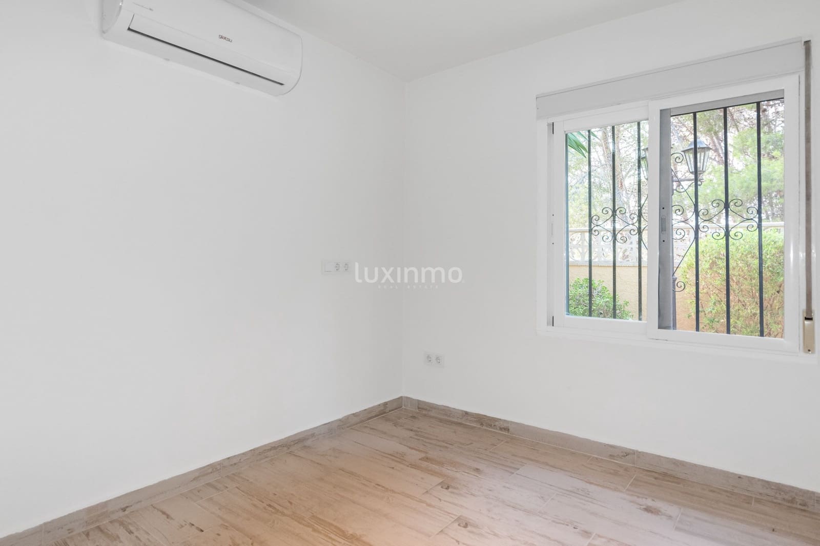 4 bedroom Villa for rent in Alfaz del Pi / L'Alfas del Pi with pool garage - € 3,500 (Ref: 9823787)