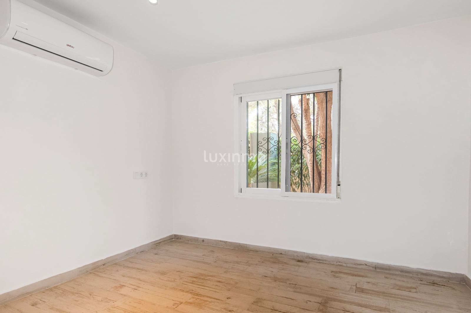 4 bedroom Villa for rent in Alfaz del Pi / L'Alfas del Pi with pool garage - € 3,500 (Ref: 9823787)