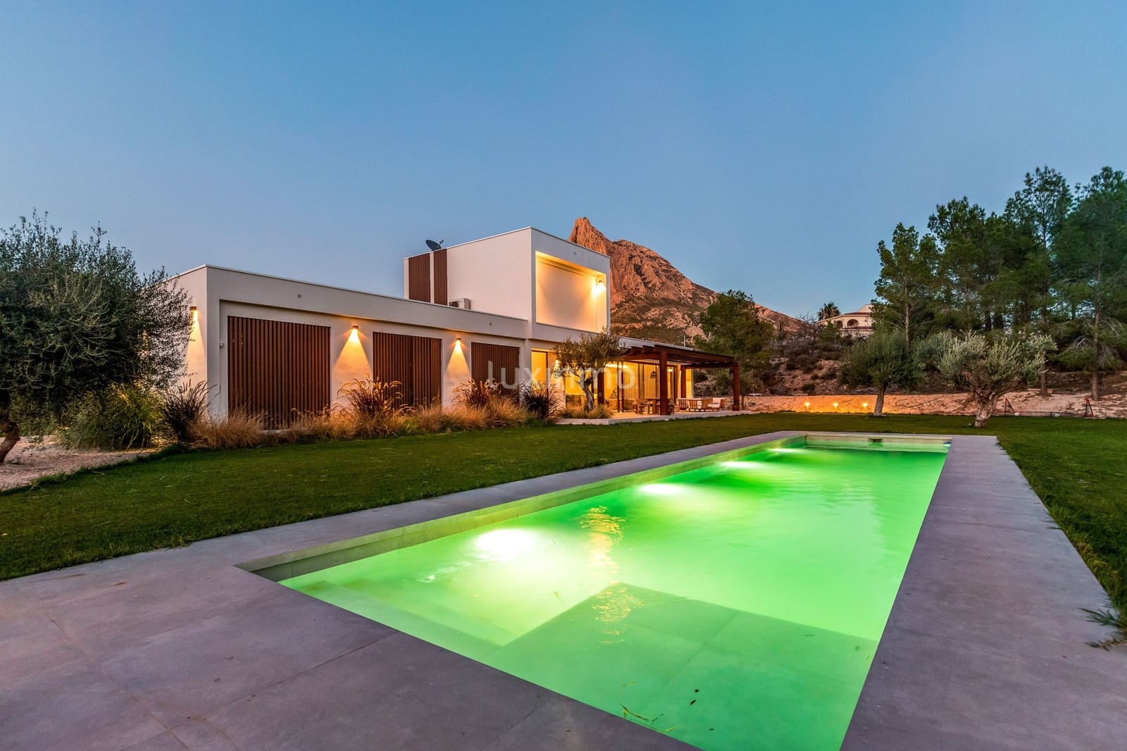 4 slaapkamer Villa te huur in Finestrat met zwembad - € 5.500 (Ref: 9833039)