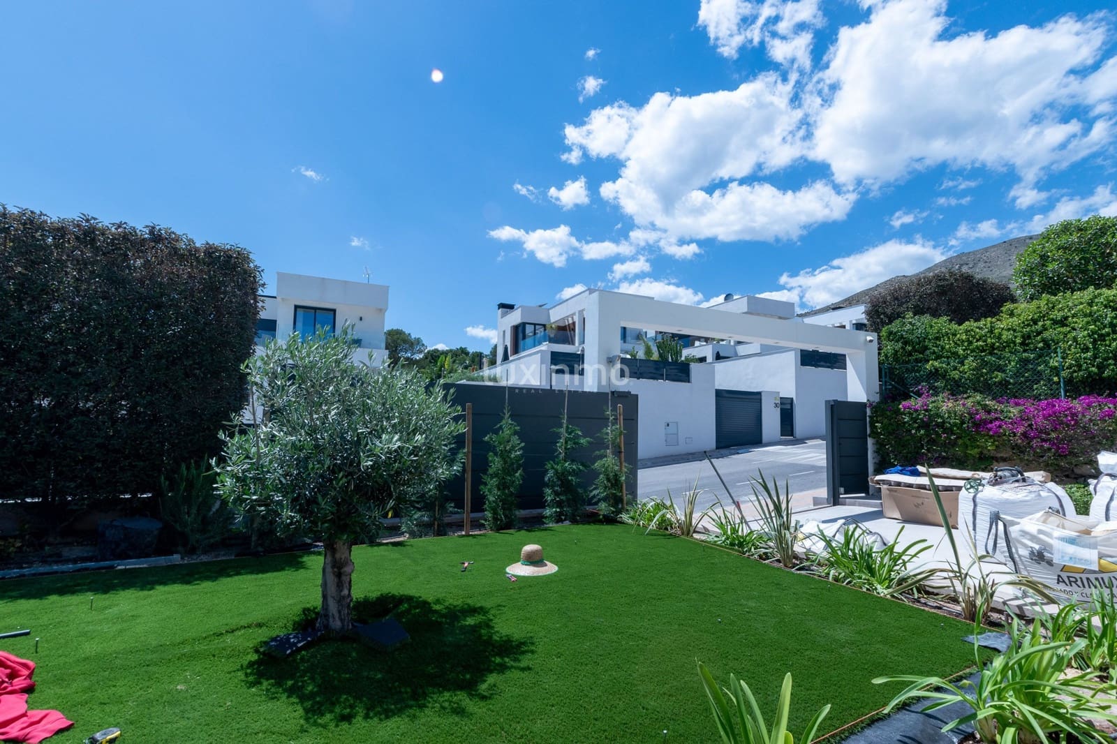 4 bedroom Villa for rent in Finestrat with pool garage - € 5,000 (Ref: 9841890)