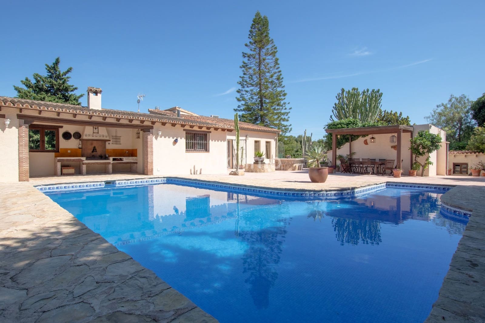 4 bedroom Villa for rent in Benissa with pool garage - € 2,700 (Ref: 9875263)