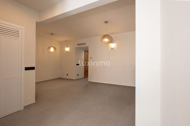 Appartement de 2 chambres à louer à Senija - 1 000 € (Ref: 9946649)