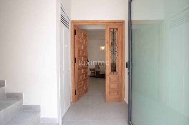 Appartement de 2 chambres à louer à Senija - 1 000 € (Ref: 9946649)