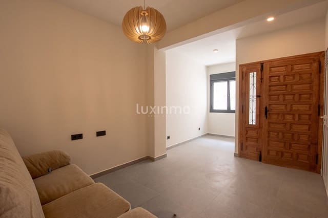 Appartement de 2 chambres à louer à Senija - 1 000 € (Ref: 9946649)