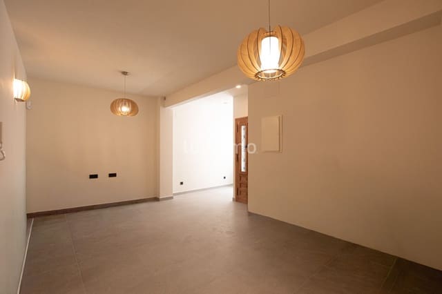 Appartement de 2 chambres à louer à Senija - 1 000 € (Ref: 9946649)