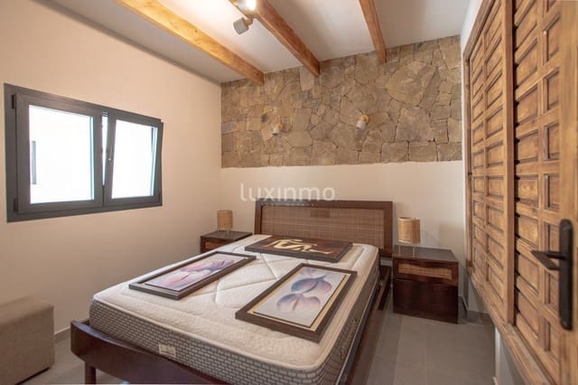 Appartement de 2 chambres à louer à Senija - 1 000 € (Ref: 9946649)