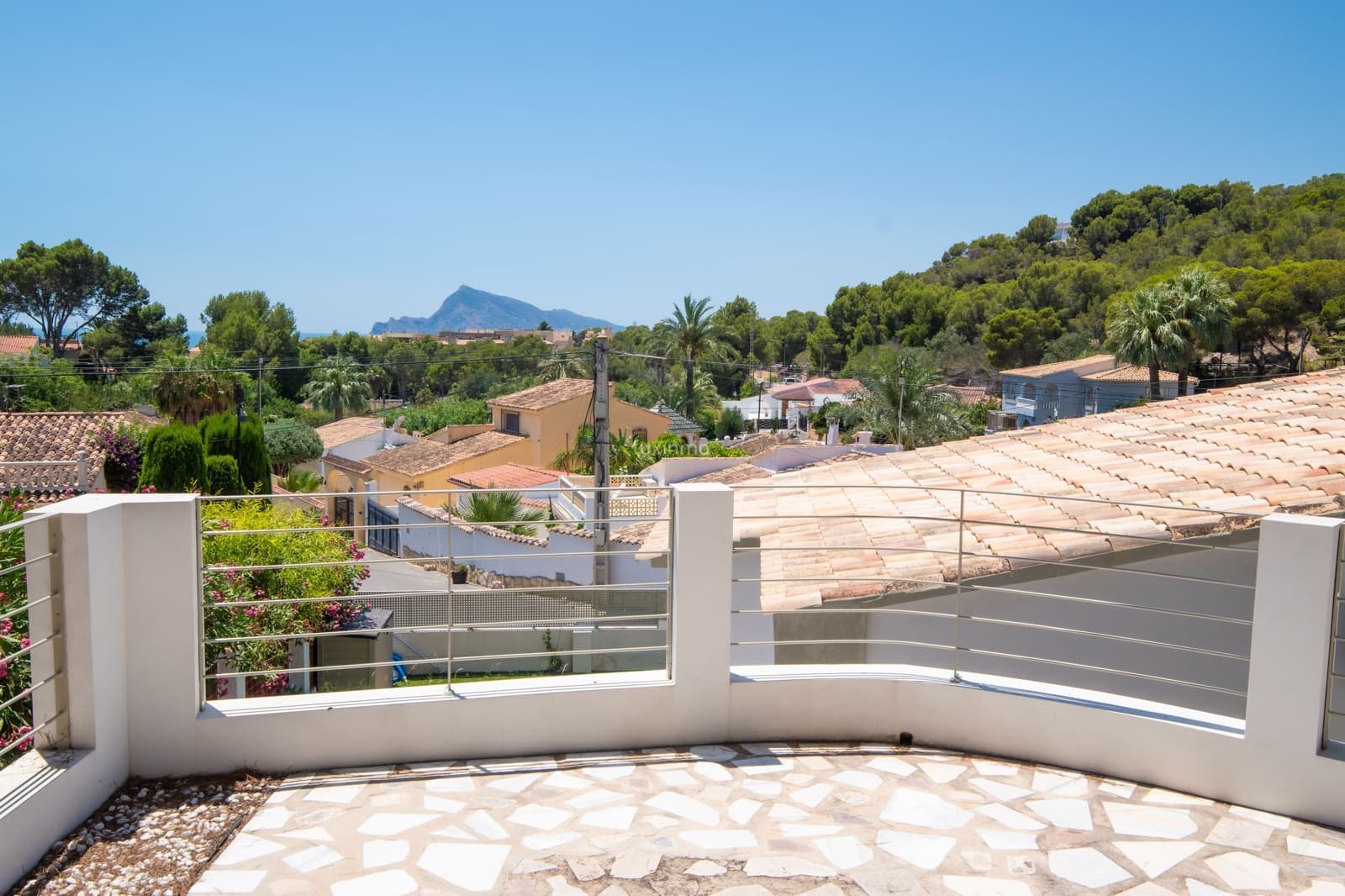 3 bedroom Villa for rent in Altea with pool garage - € 1,850 (Ref: 9948933)