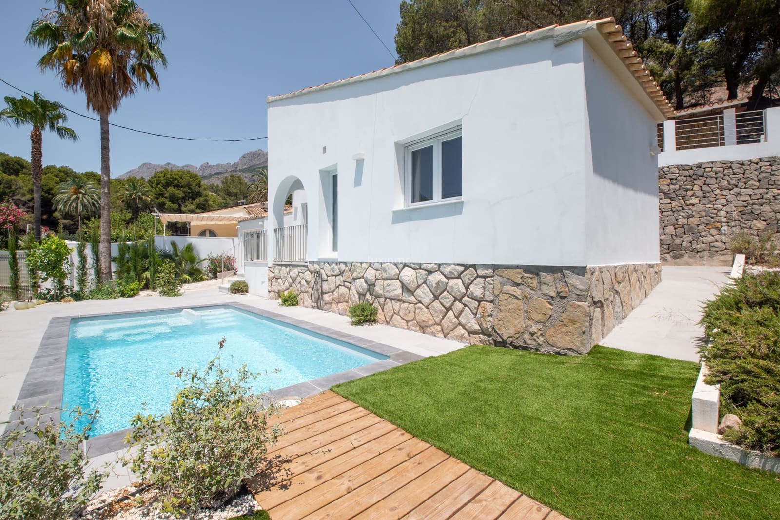 3 bedroom Villa for rent in Altea with pool garage - € 1,850 (Ref: 9948933)