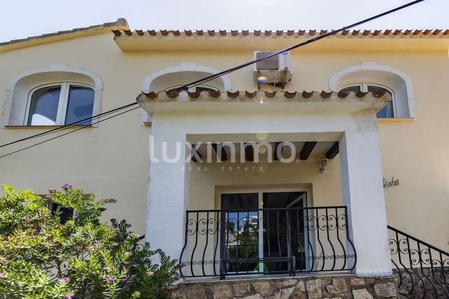6 bedroom Villa for sale in Dénia with pool garage - € 650,000 (Ref: 9950779)