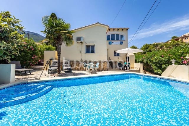 6 bedroom Villa for sale in Dénia with pool garage - € 650,000 (Ref: 9950779)
