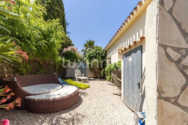 6 bedroom Villa for sale in Dénia with pool garage - € 650,000 (Ref: 9950779)