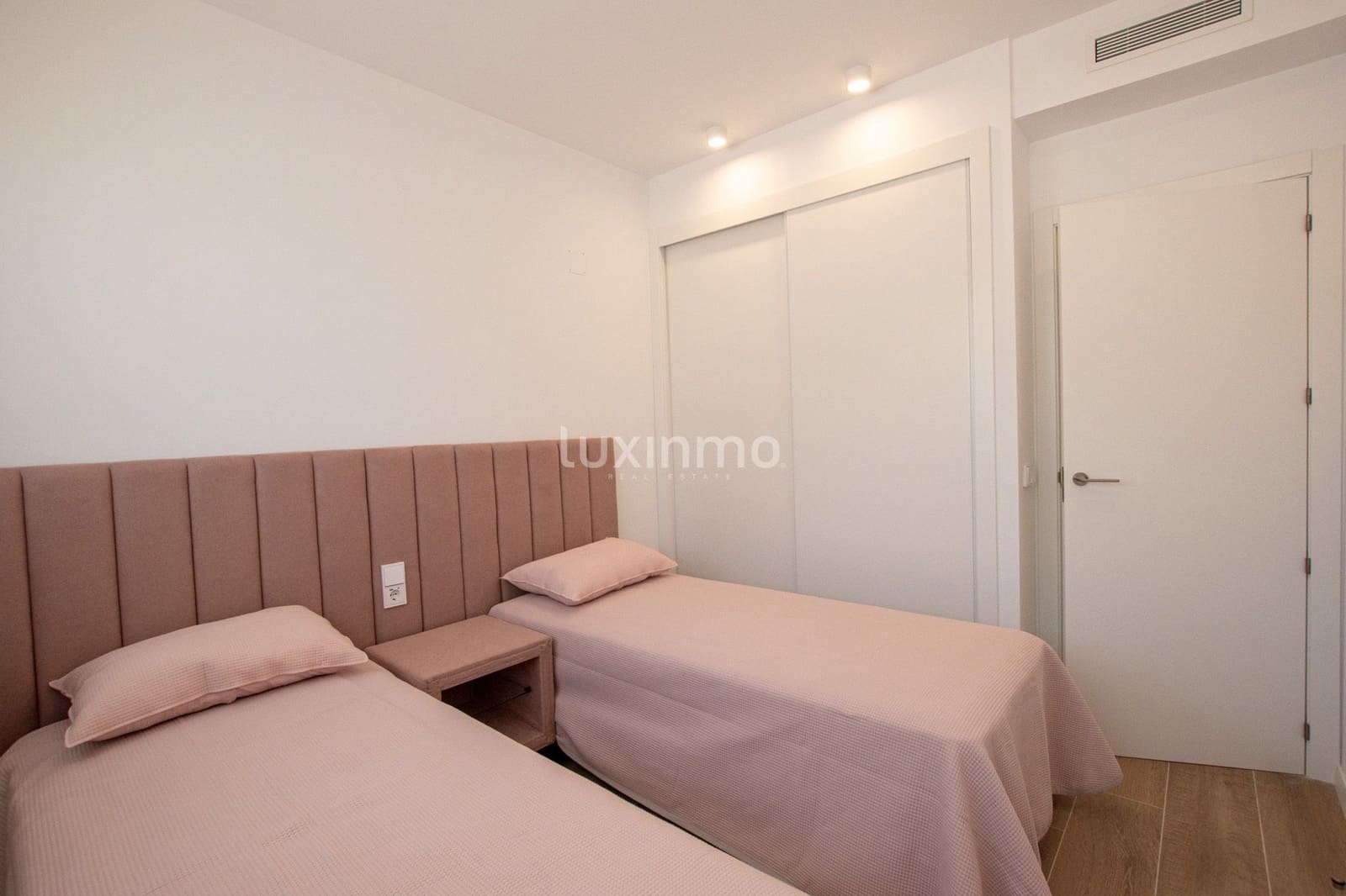 Penthouse de 3 chambres à louer à Finestrat avec piscine garage - 3 000 € (Ref: 9953291)
