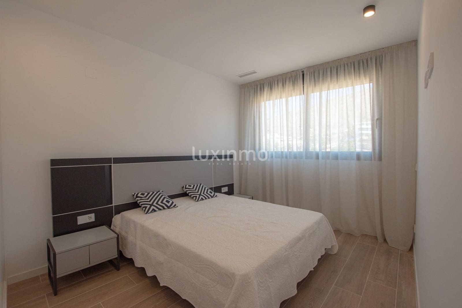 Penthouse de 3 chambres à louer à Finestrat avec piscine garage - 3 000 € (Ref: 9953291)