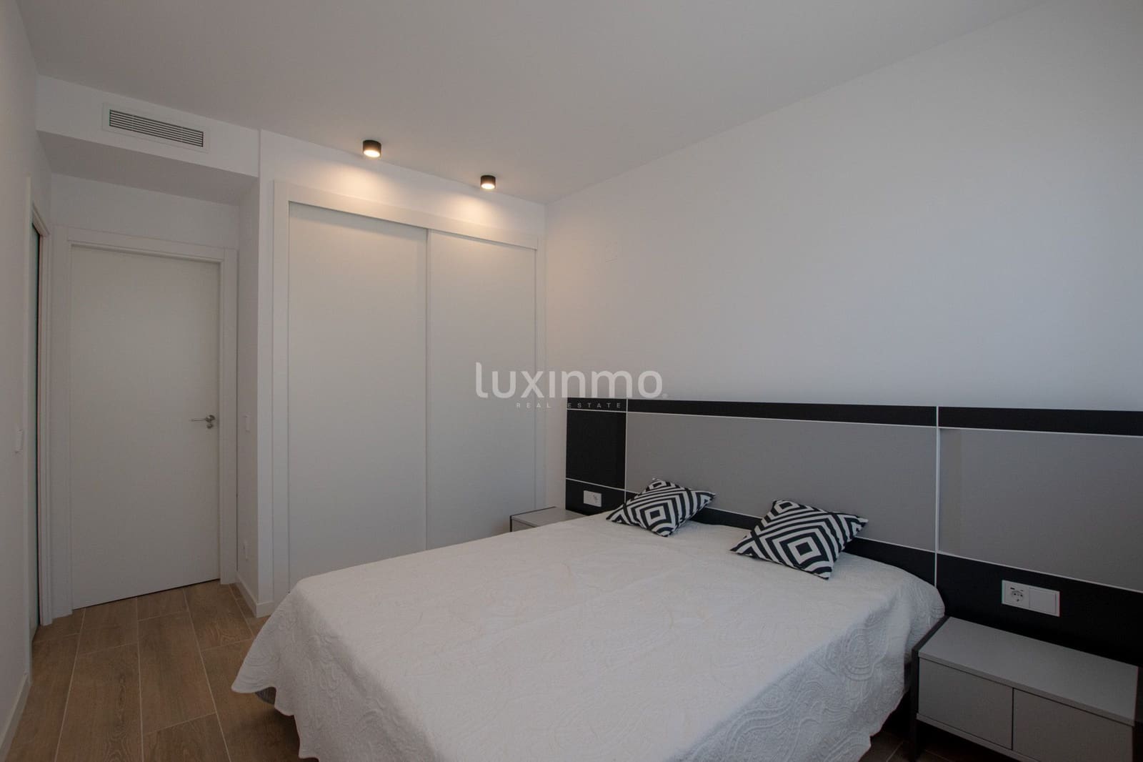 Penthouse de 3 chambres à louer à Finestrat avec piscine garage - 3 000 € (Ref: 9953291)
