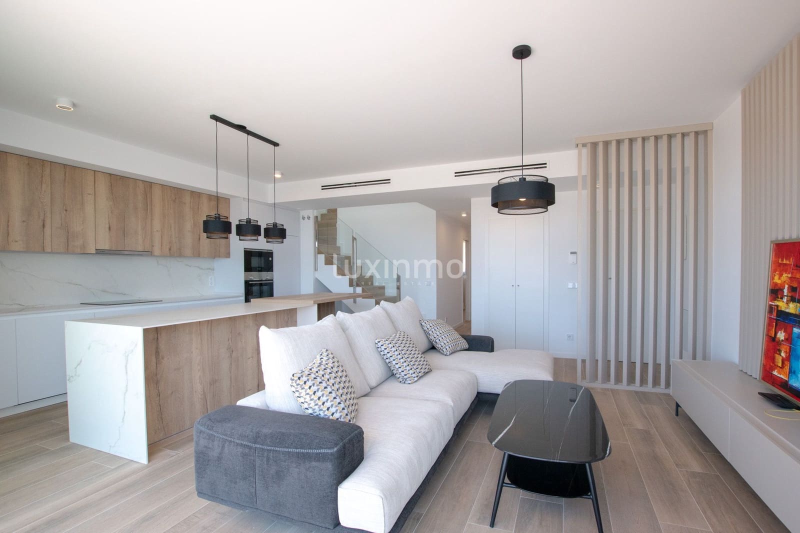 Penthouse de 3 chambres à louer à Finestrat avec piscine garage - 3 000 € (Ref: 9953291)