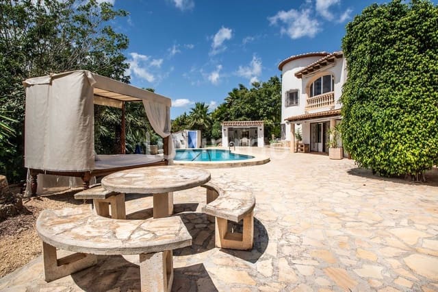 4 soveværelse Villa til salg i Javea / Xàbia med swimmingpool garage - € 950.000 (Ref: 9989893)