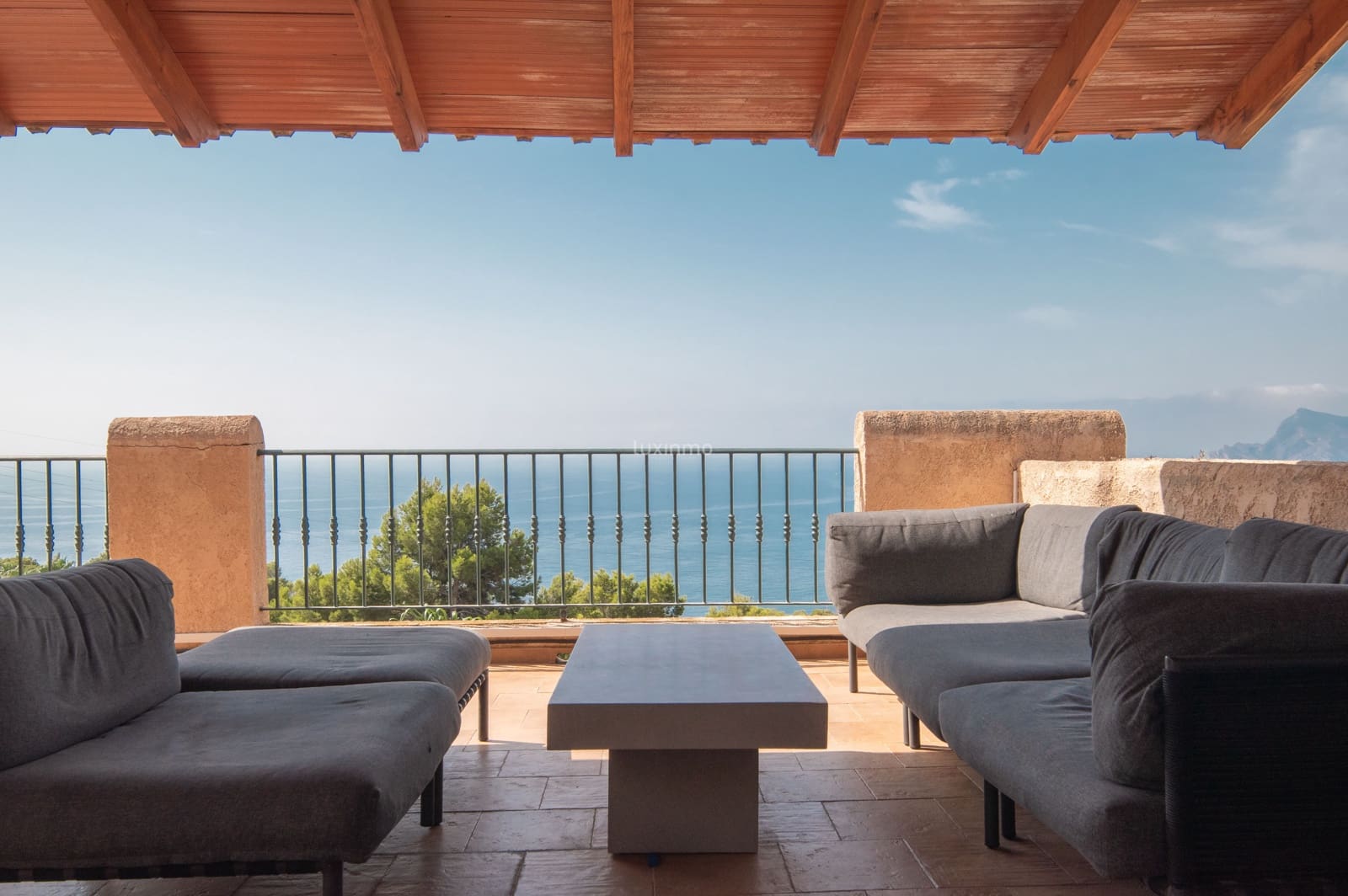 6 bedroom Villa for sale in Altea with pool garage - € 780,000 (Ref: 9999304)