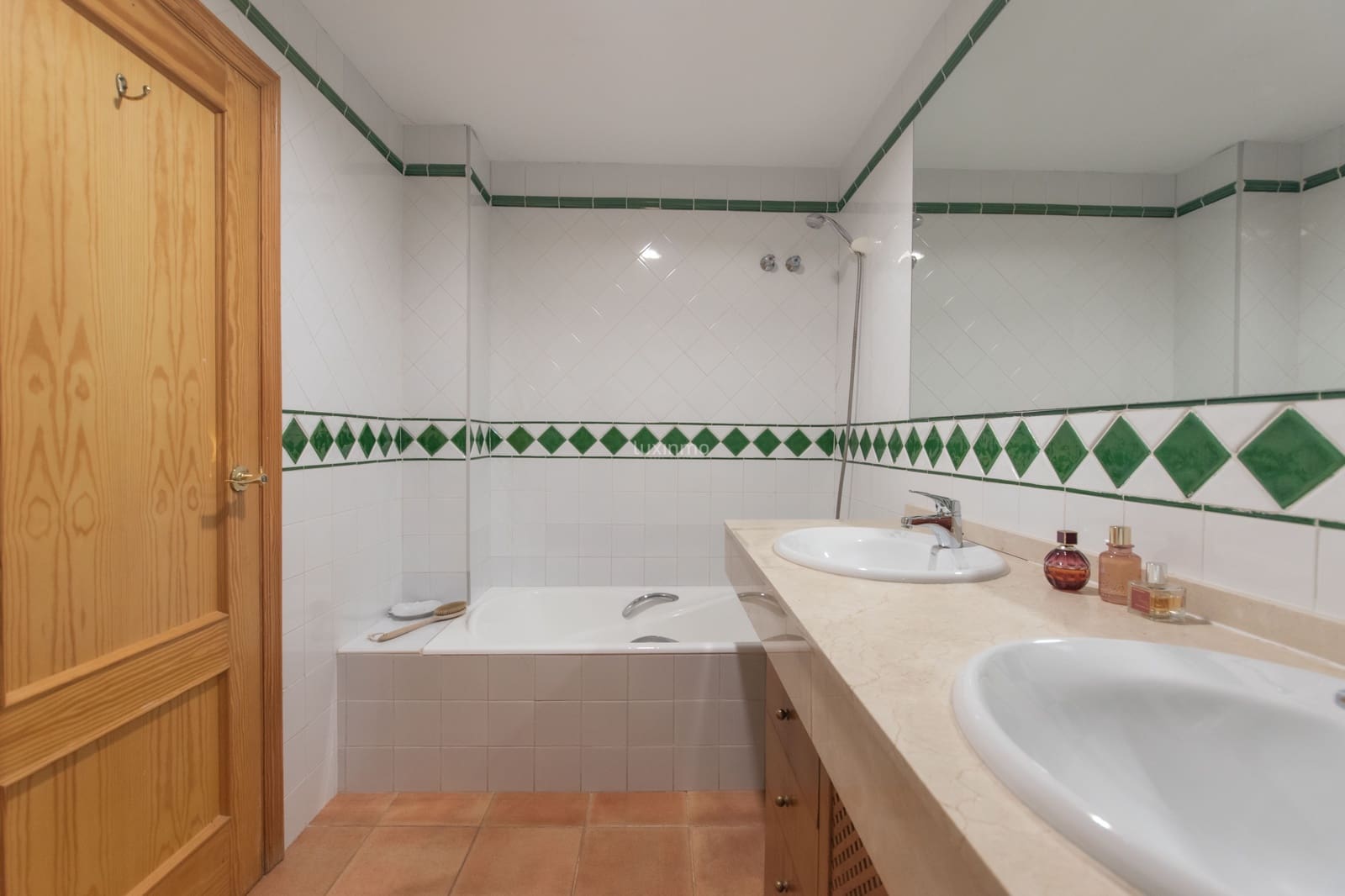 6 bedroom Villa for sale in Altea with pool garage - € 780,000 (Ref: 9999304)