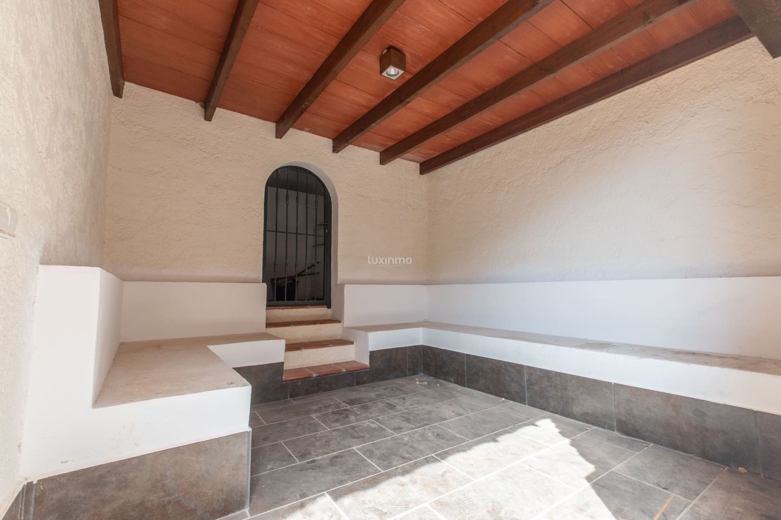 6 bedroom Villa for sale in Altea with pool garage - € 780,000 (Ref: 9999304)