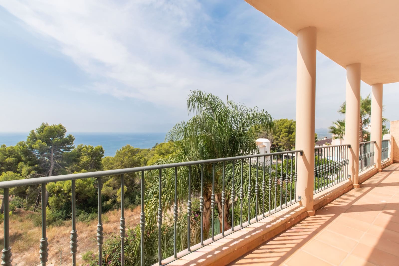 6 bedroom Villa for sale in Altea with pool garage - € 780,000 (Ref: 9999304)