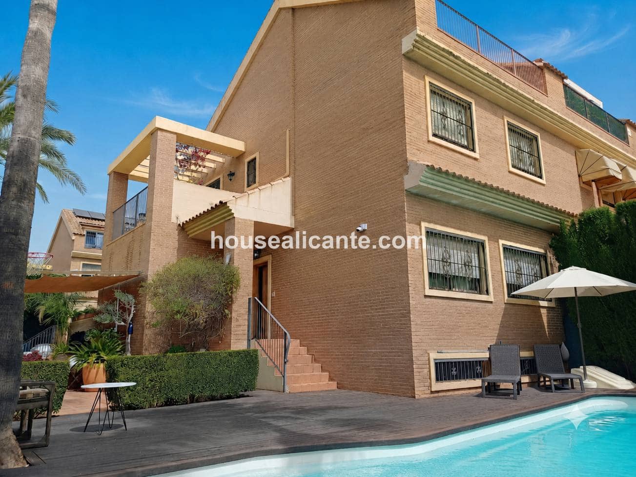 5 slaapkamer Rijtjeshuis te koop in San Juan de Alicante / Sant Joan d'Alacant met zwembad garage - € 780.000 (Ref: 10036257)