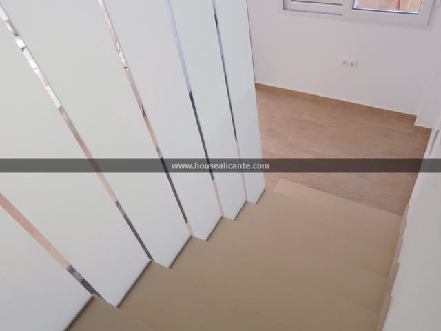 4 sypialnia Willa na sprzedaż w Santa Pola z basenem garażem - 435 000 € (Ref: 9640563)