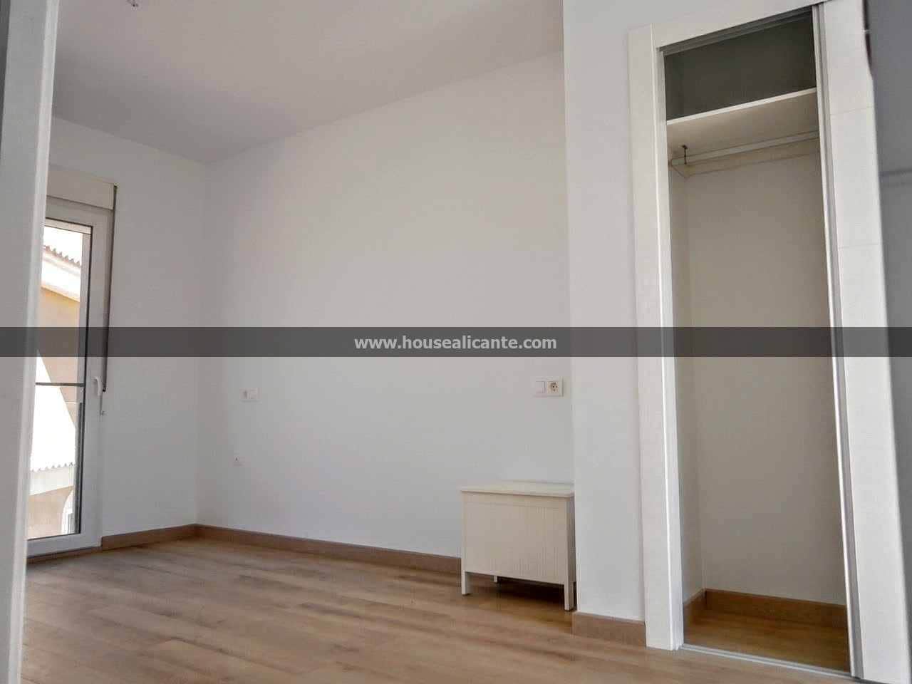 4 bedroom Villa for sale in Santa Pola with pool garage - € 435,000 (Ref: 9640563)