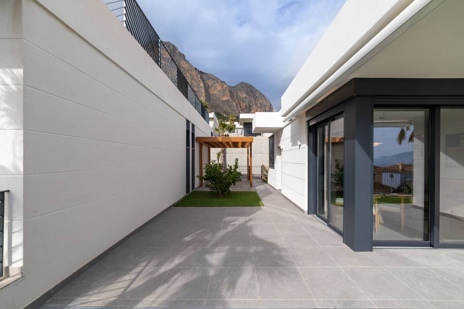 3 soverom Villa til salgs i Polop med svømmebasseng garasje - € 470 000 (Ref: 9640572)