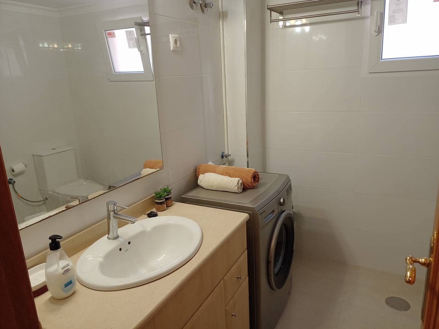 2 soveværelse Lejlighed til leje i Alicante by med garage - € 950 (Ref: 9882604)