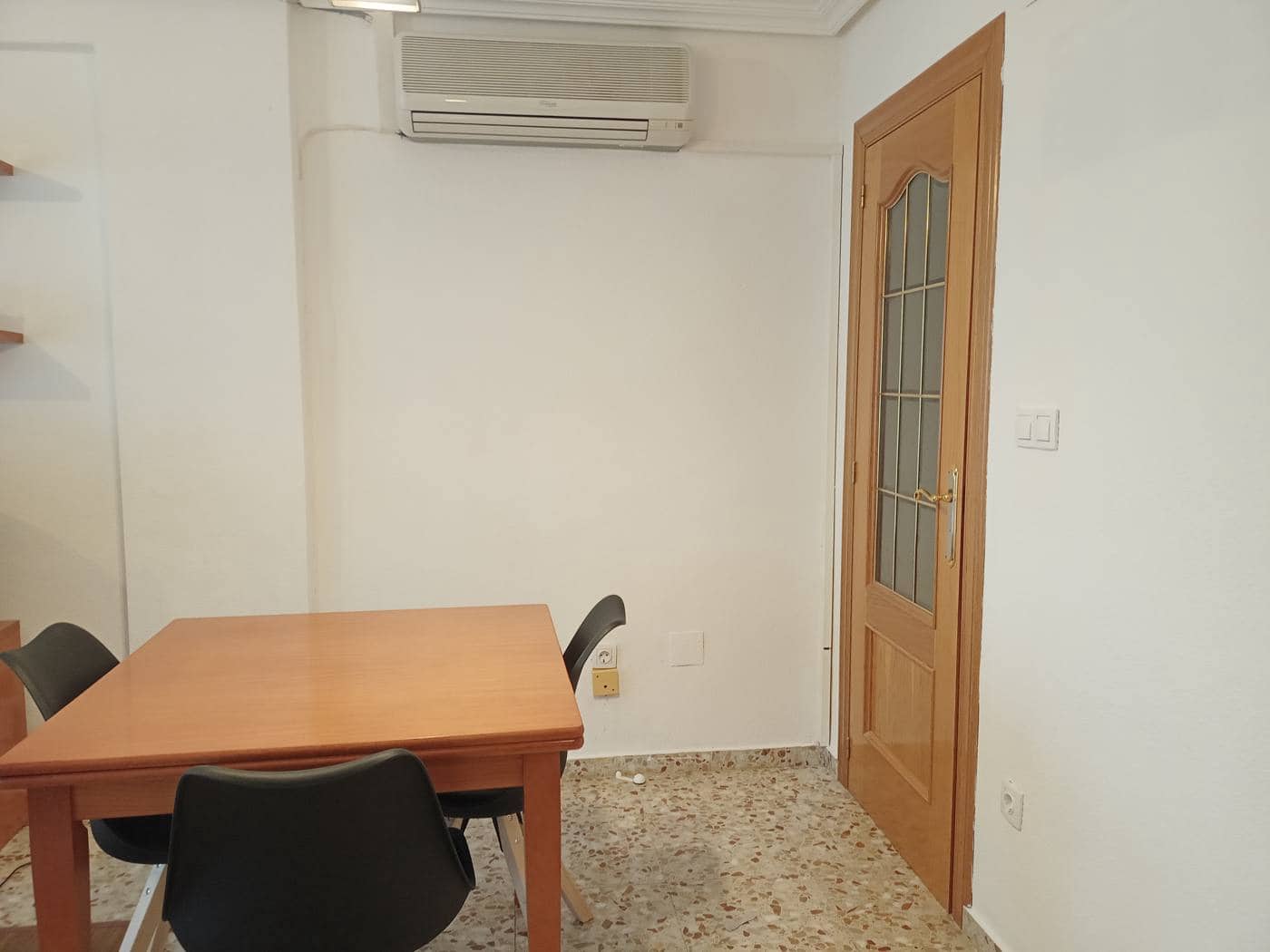 2 soveværelse Lejlighed til leje i Alicante by med garage - € 950 (Ref: 9882604)
