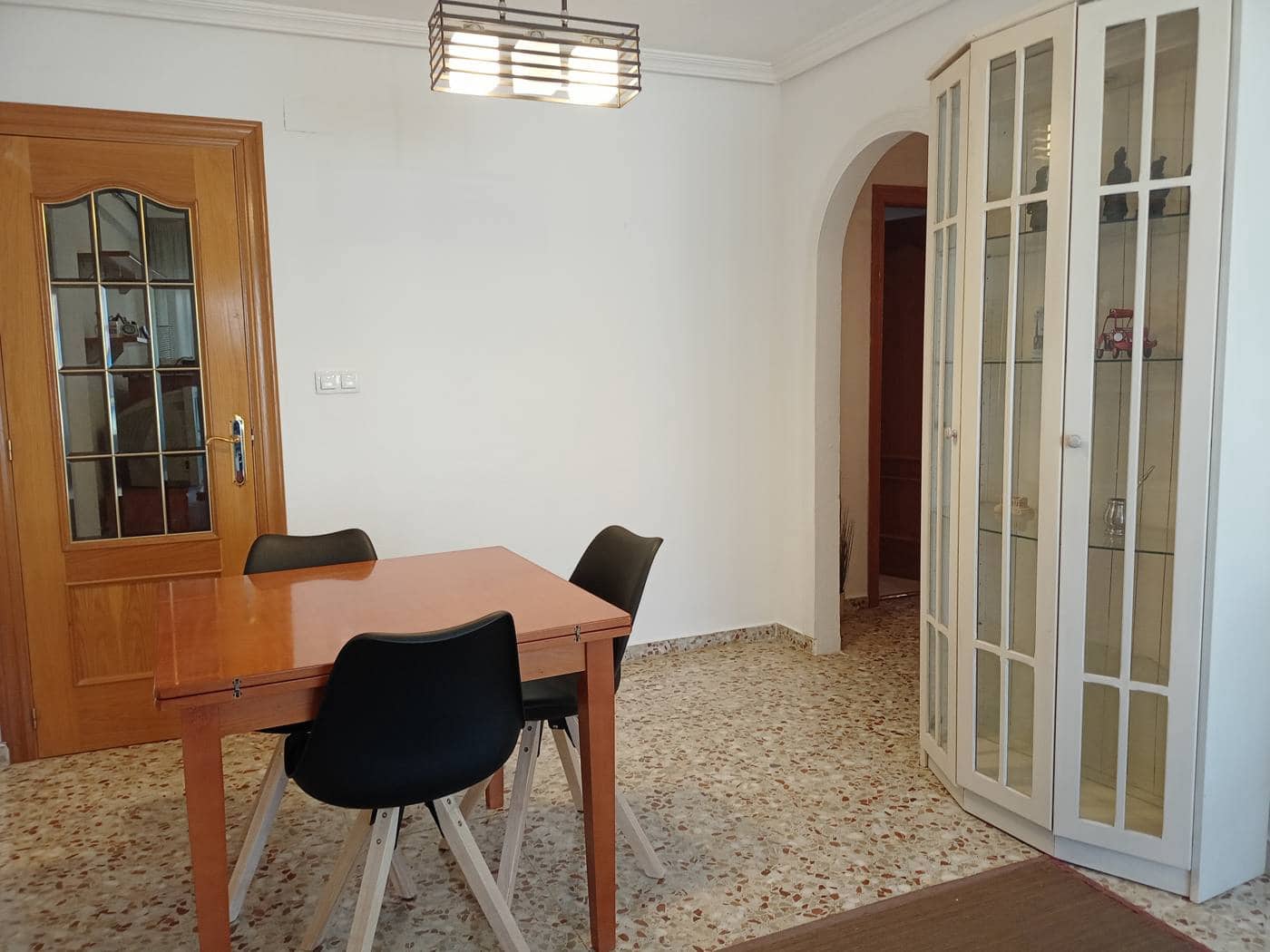 2 soveværelse Lejlighed til leje i Alicante by med garage - € 950 (Ref: 9882604)