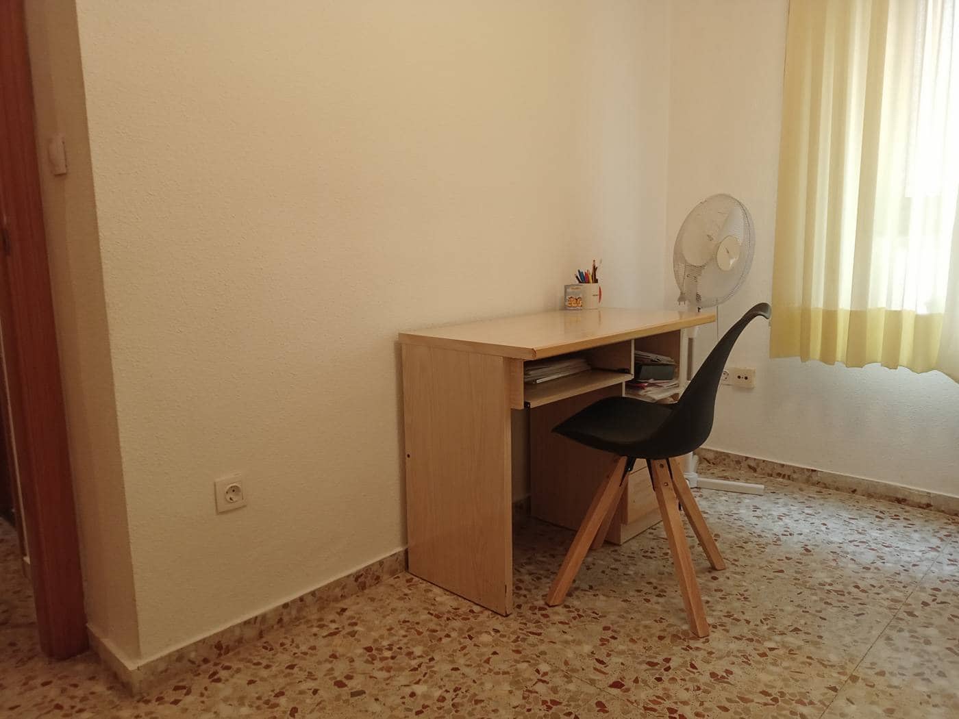 2 soveværelse Lejlighed til leje i Alicante by med garage - € 950 (Ref: 9882604)