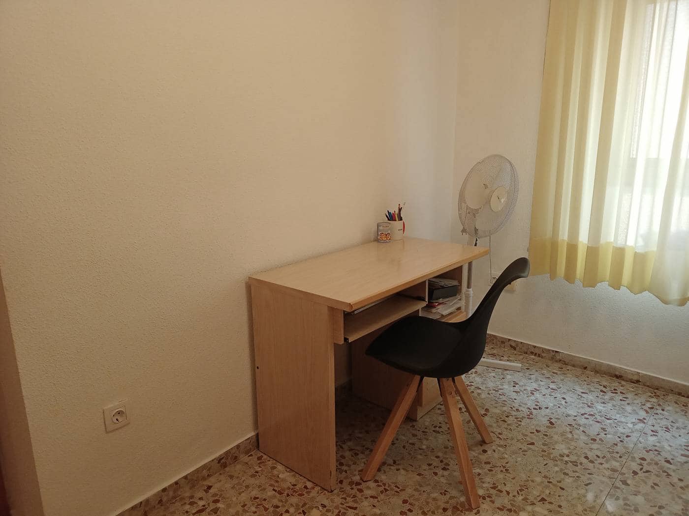 2 soveværelse Lejlighed til leje i Alicante by med garage - € 950 (Ref: 9882604)