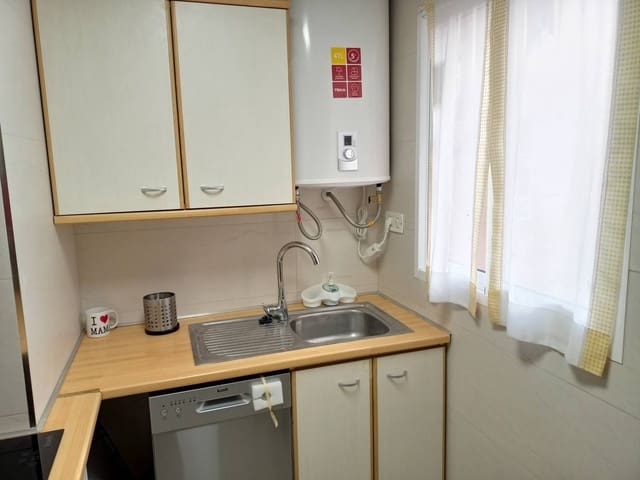 2 soveværelse Lejlighed til leje i Alicante by med garage - € 950 (Ref: 9882604)