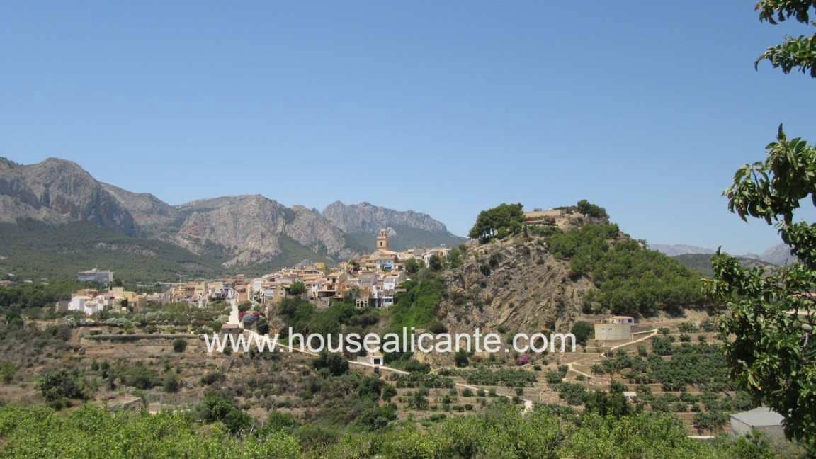 3 bedroom Villa for sale in Polop with pool garage - € 452,500 (Ref: 9940707)