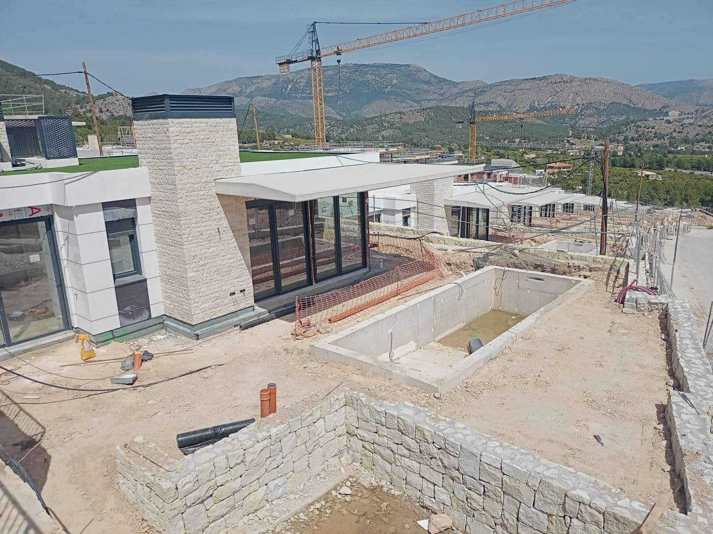 3 bedroom Villa for sale in Polop with pool garage - € 452,500 (Ref: 9940707)