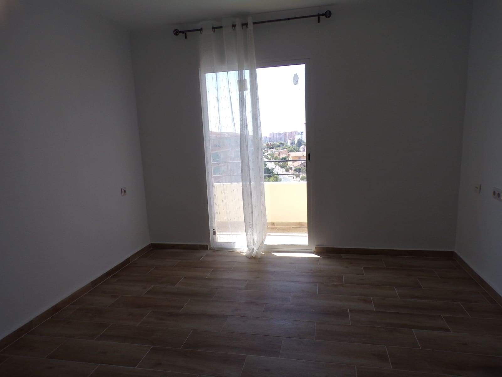 Lejlighed til salg i Alicante by med garage - € 125.000 (Ref: 10138776)