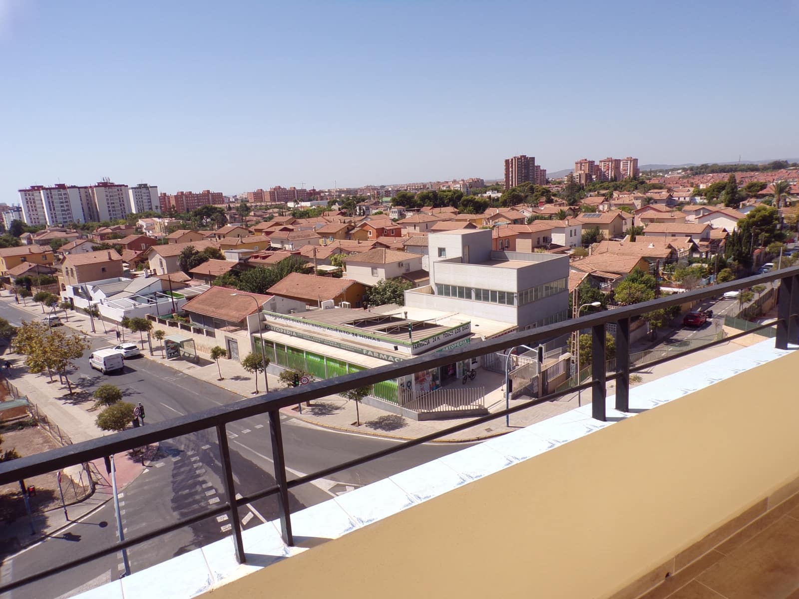 Lejlighed til salg i Alicante by med garage - € 125.000 (Ref: 10138776)