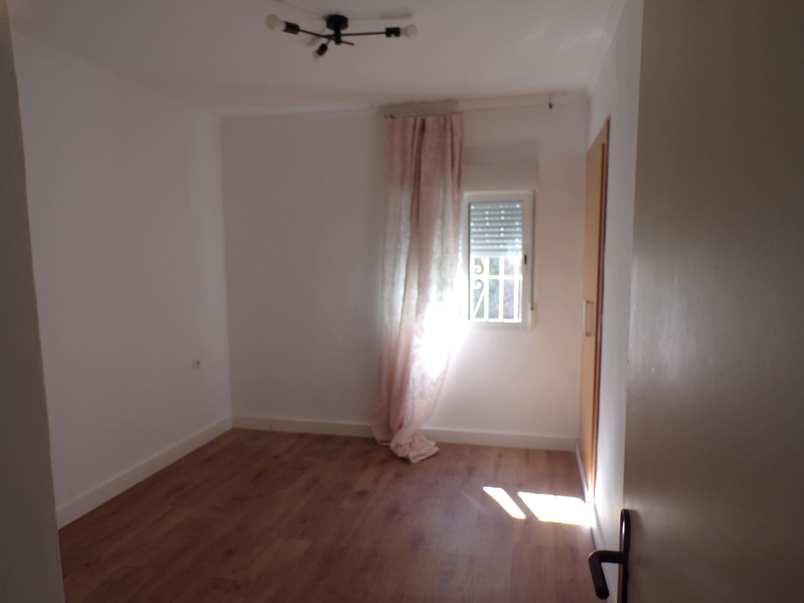 3 soveværelse Lejlighed til salg i Alicante by med garage - € 140.000 (Ref: 10163784)
