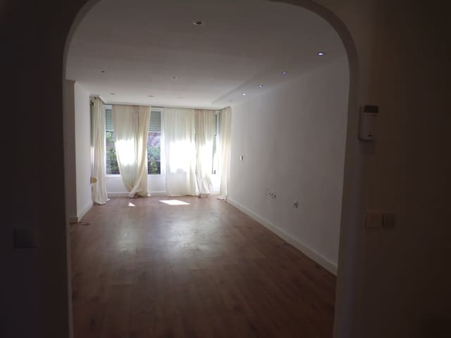 3 soveværelse Lejlighed til salg i Juan XXIII, Alicante by med garage - € 140.000 (Ref: 10163784)