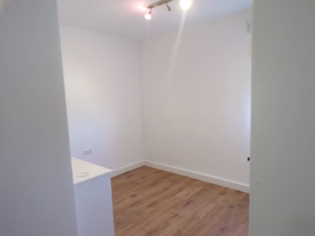 3 soveværelse Lejlighed til salg i Juan XXIII, Alicante by med garage - € 140.000 (Ref: 10163784)