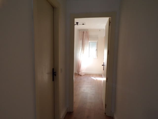 3 soveværelse Lejlighed til salg i Juan XXIII, Alicante by med garage - € 140.000 (Ref: 10163784)
