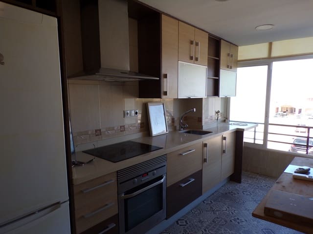 3 soveværelse Lejlighed til salg i Juan XXIII, Alicante by med garage - € 140.000 (Ref: 10163784)